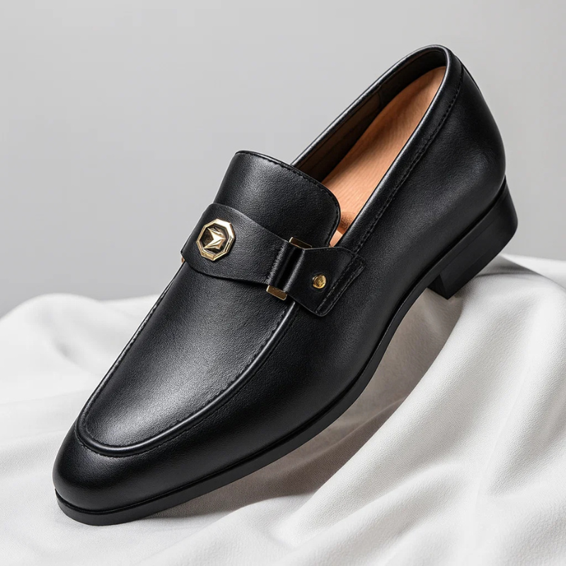 Mocasines hombre efecto piel con detalle metálico