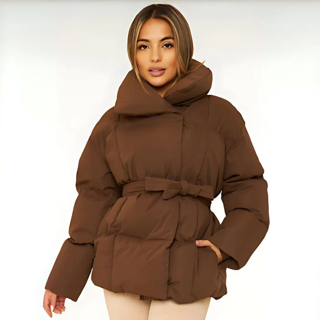 Alfonsina | Chaqueta Acolchada de Mujer con Cinturón y Cuello Alto - Marrón