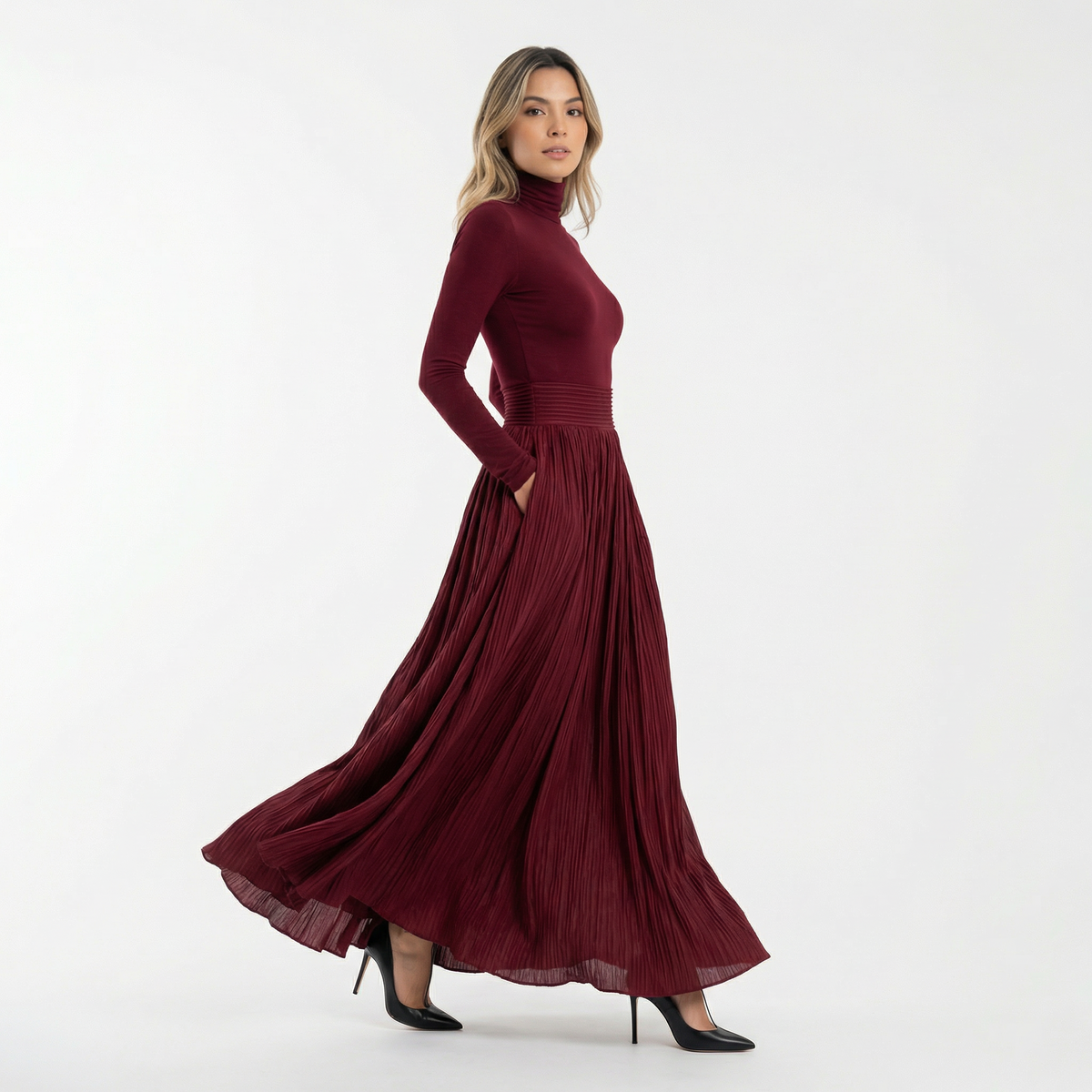 Vestido Largo de Cuello Alto con Falda Plisada y Manga Larga