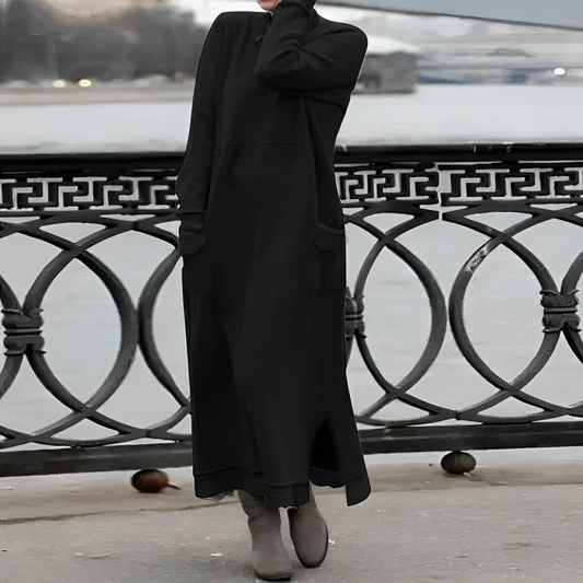 Encarnación | Vestido Largo de Punto con Cuello Alto y Bolsillos - Negro