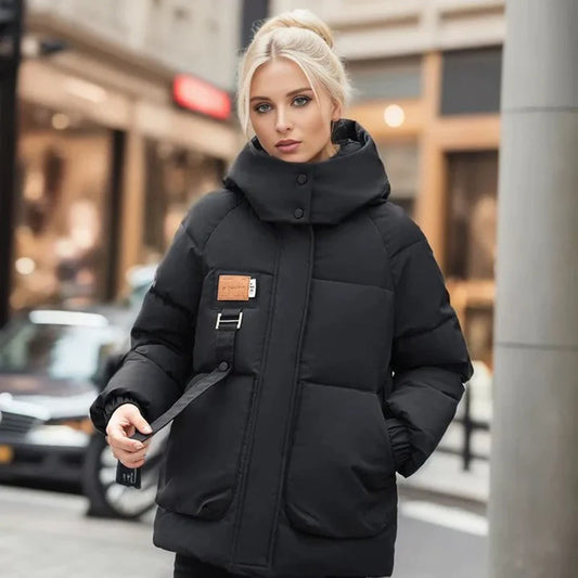 Abrigo Acolchado Corto con Capucha y Bolsillos Grandes - Negro