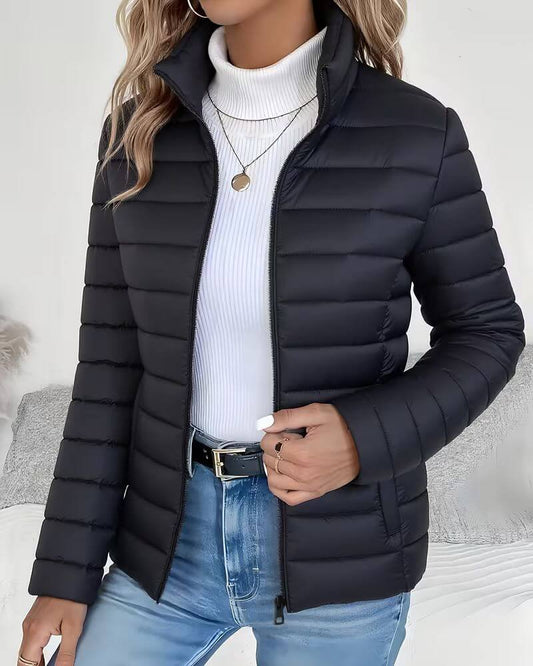 Chaqueta acolchada corta con cuello subido para mujer