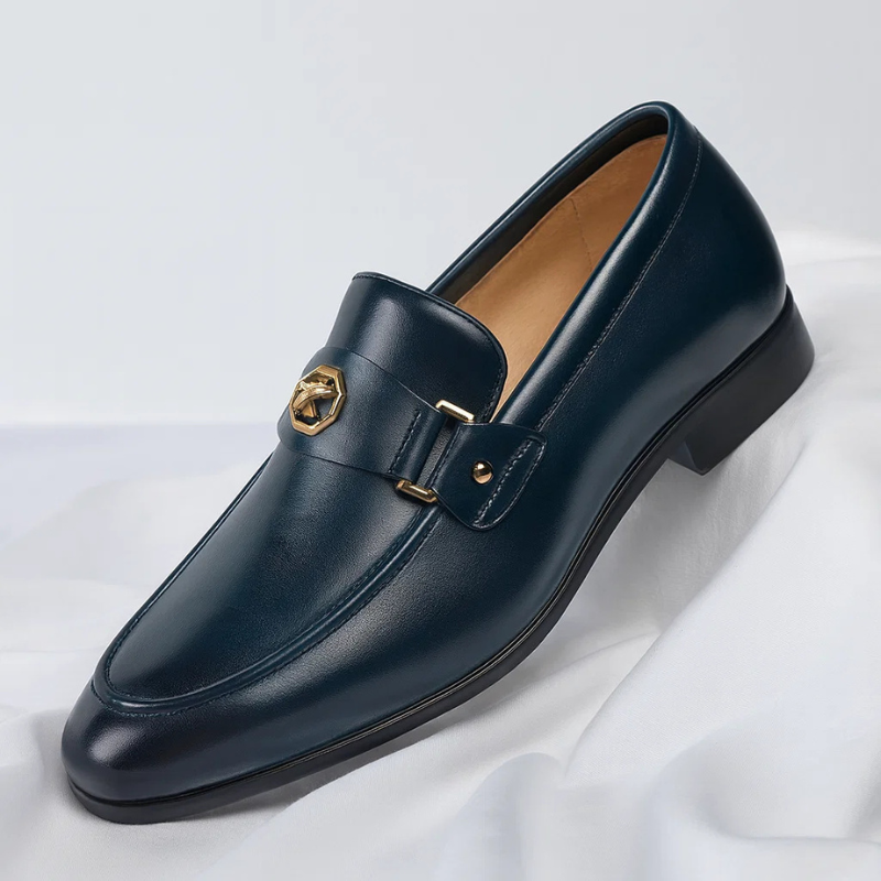 Mocasines hombre efecto piel con detalle metálico