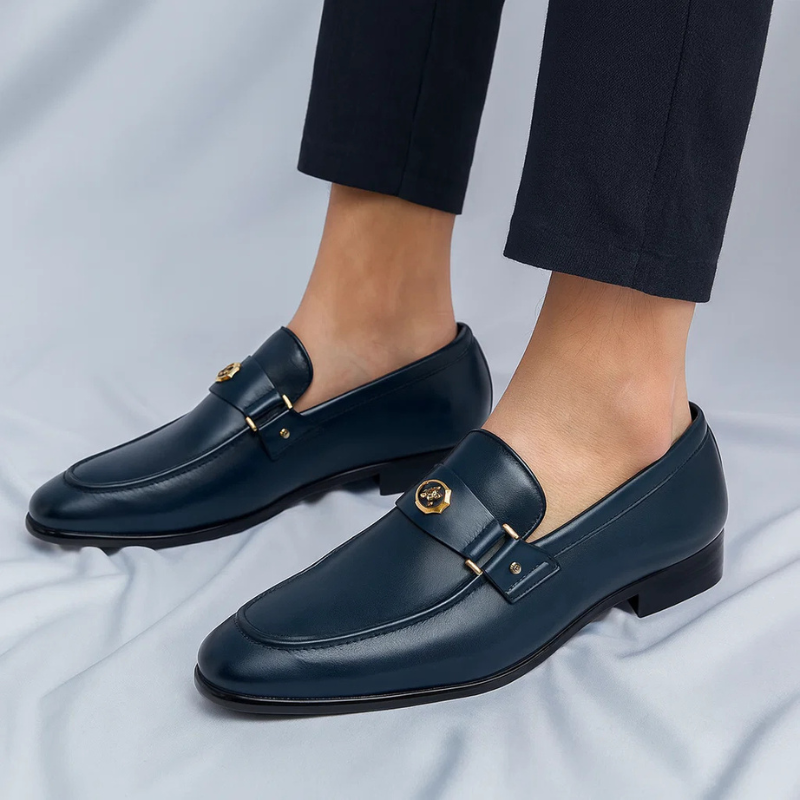 Mocasines hombre efecto piel con detalle metálico