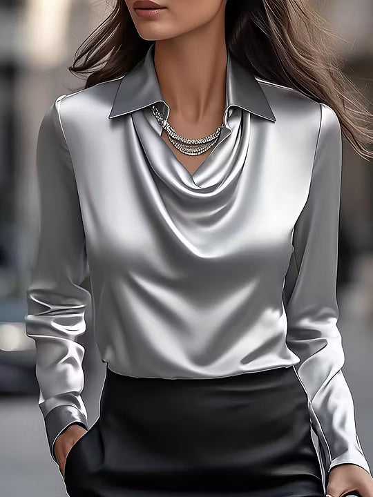 Adriana | Blusa Elegante de Satén Blanca con Escote Drapeada