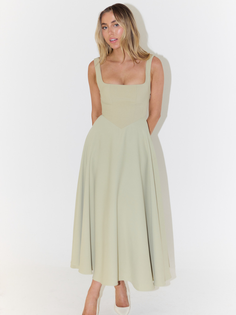 Grace | Vestido Midi Fluido con Escote Cuadrado