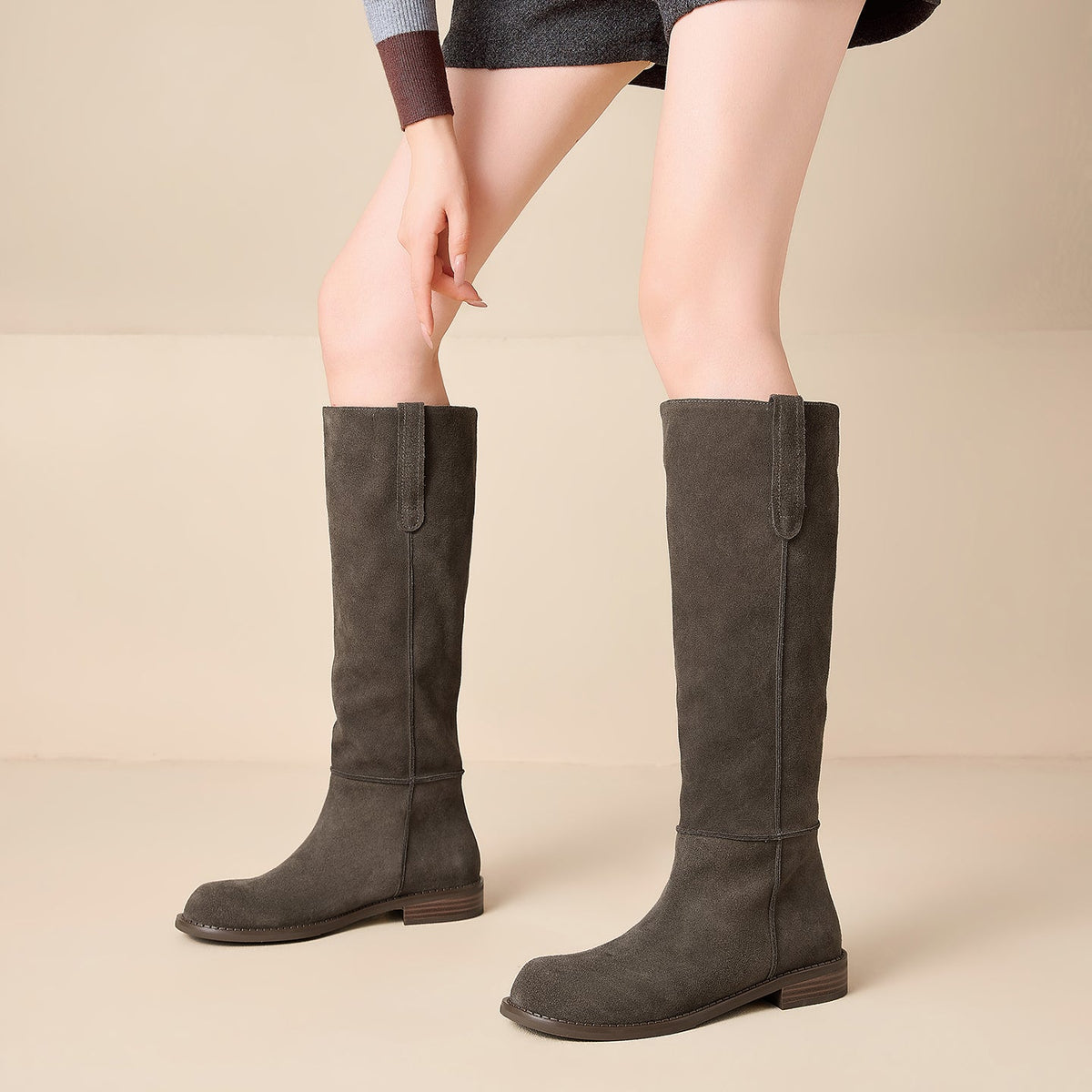 Anunciata | Botas Altas Efecto Ante de Caña Recta y Suela Plana - Gris