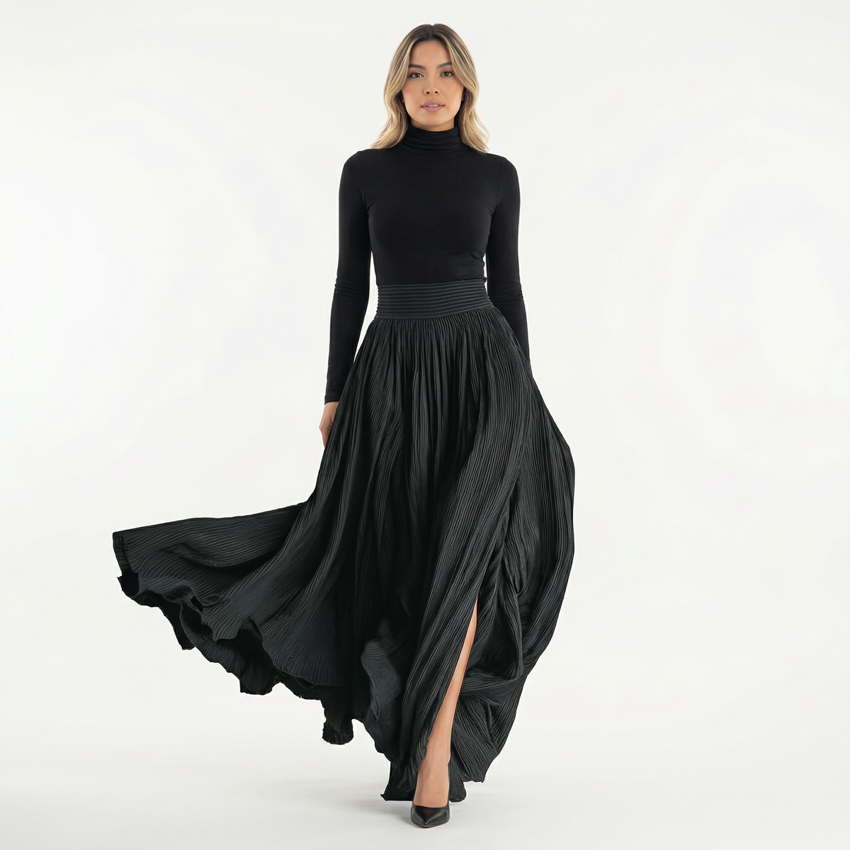 Vestido Largo de Cuello Alto con Falda Plisada y Manga Larga - Negro
