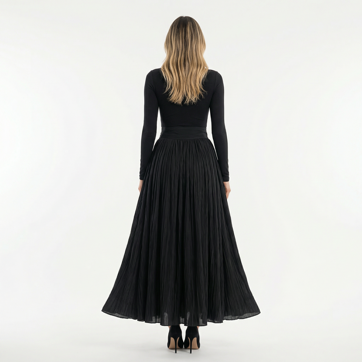 Vestido Largo de Cuello Alto con Falda Plisada y Manga Larga