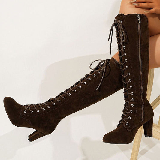 Botas mosqueteras efecto ante con cordones y tacón ancho