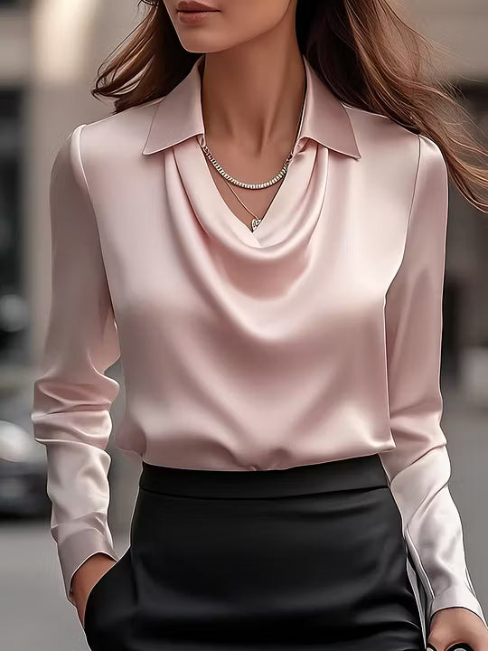 Adriana - Blusa Elegante de Satén Blanco con Escote Drapeado