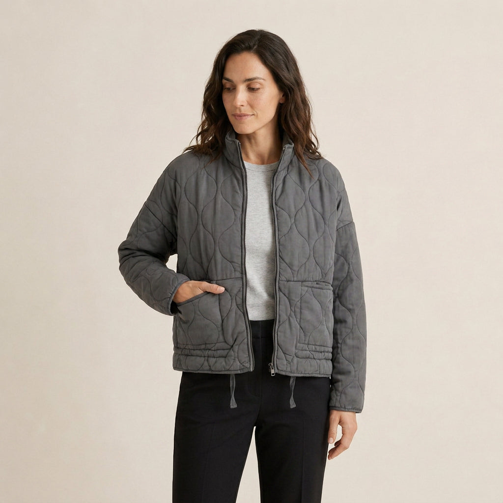Brígida | Chaqueta Acolchada con Pespunte Ondulado y Cuello Alto - Gris