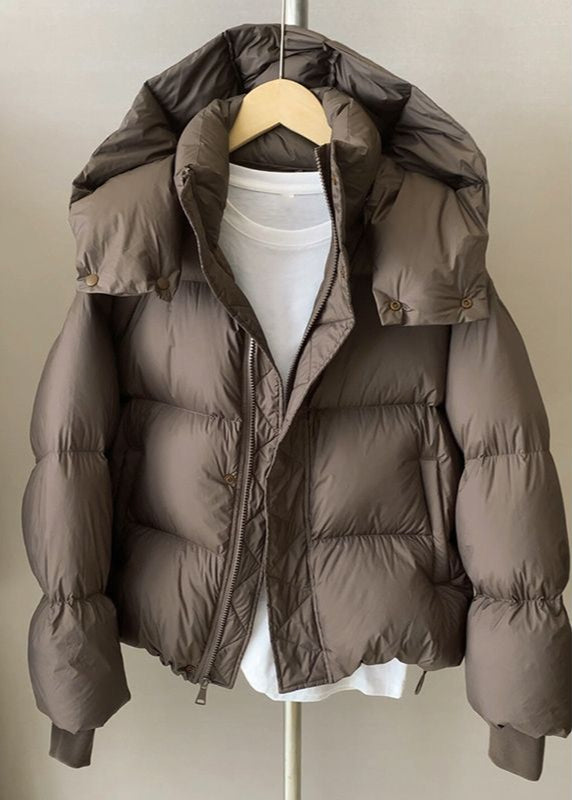 Caridad | Chaqueta Acolchada Corta con Capucha y Bajo Ajustable para Mujer - Marrón