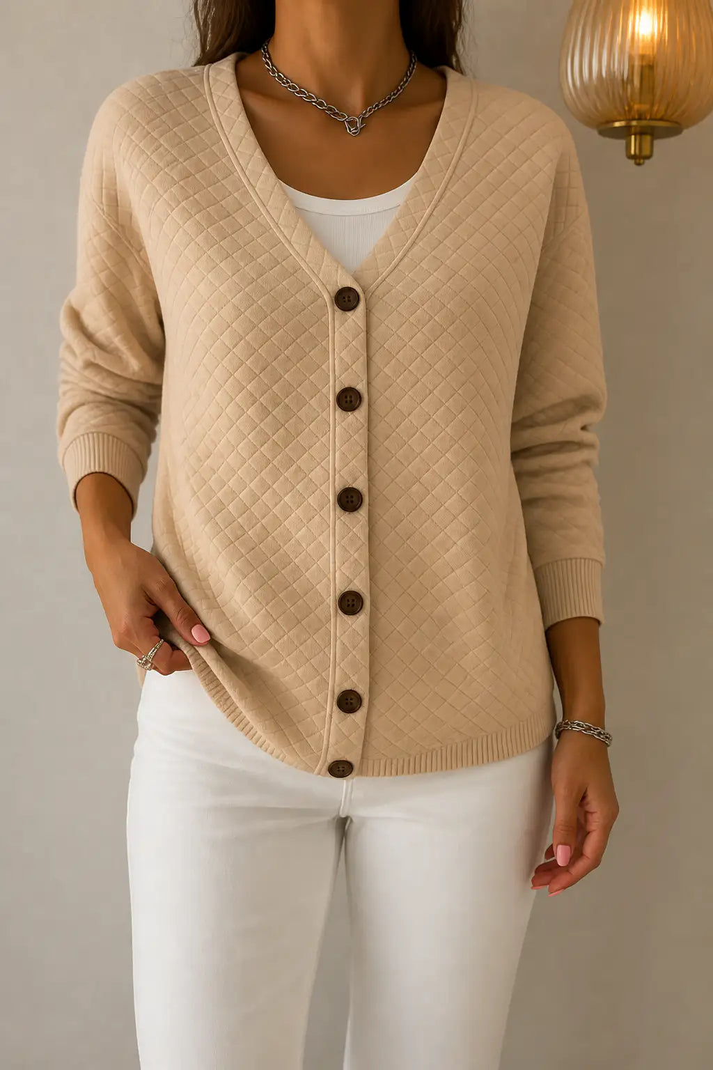 Casandra | Cárdigan Acolchado de Rombos con Botones y Cuello de Pico - Beige
