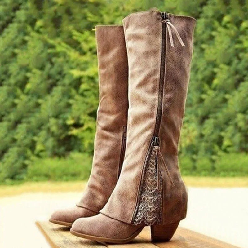Delfina | Botas Altas Efecto Ante con Encaje Lateral y Tacón Ancho - Topo