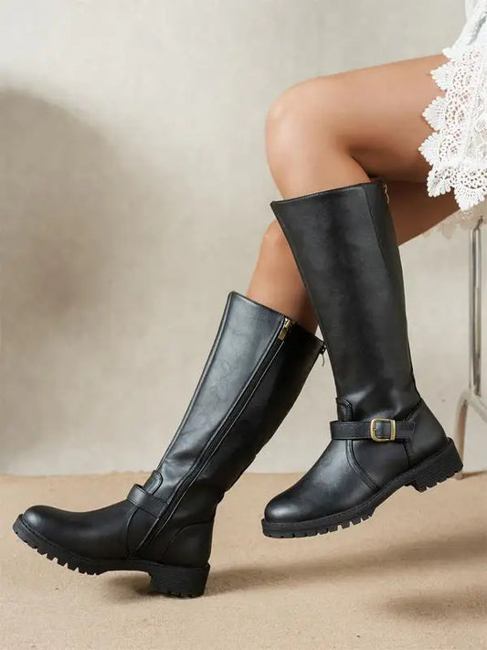 Delia | Botas Altas Efecto Piel con Hebilla y Cremallera Lateral - Negro