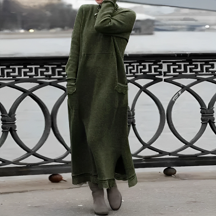 Encarnación | Vestido Largo de Punto con Cuello Alto y Bolsillos - Verde