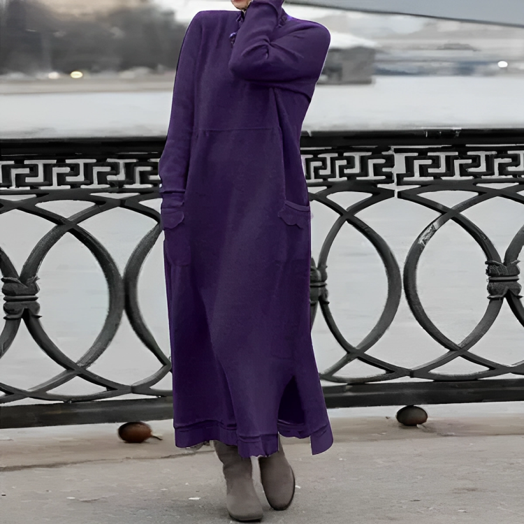 Encarnación | Vestido Largo de Punto con Cuello Alto y Bolsillos - Morado