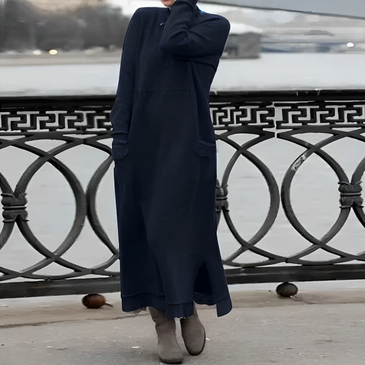 Encarnación | Vestido Largo de Punto con Cuello Alto y Bolsillos - Azul marino