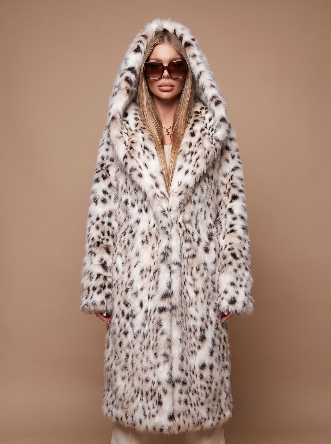 Esmeralda | Abrigo Largo de Pelo Sintético con Estampado de Leopardo y Cinturón