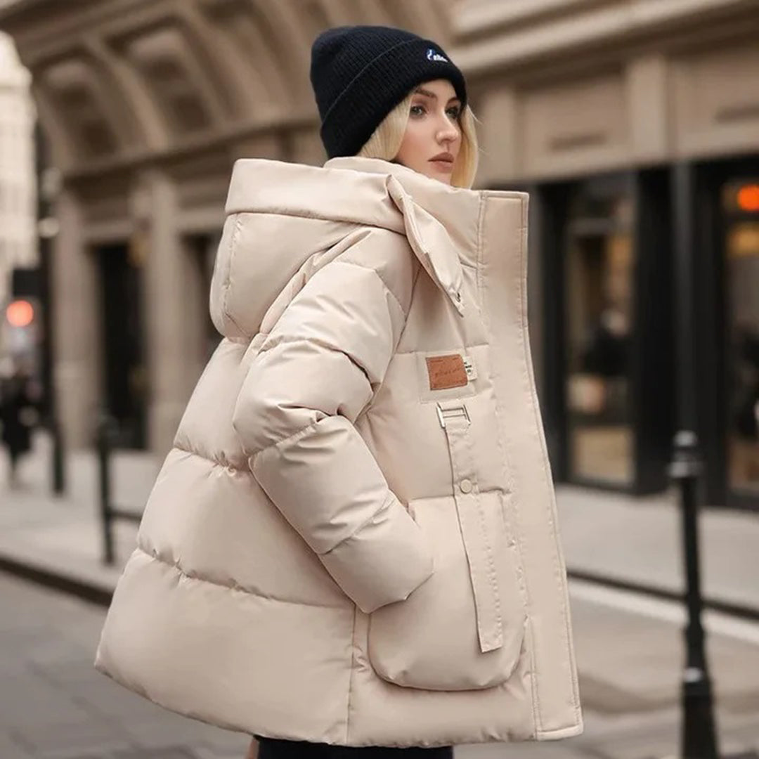 Abrigo Acolchado Corto con Capucha y Bolsillos Grandes - Beige