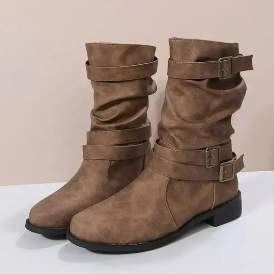 Fátima | Botas Planas Retro Efecto Piel con Hebillas y Caña Fruncida - Marrón