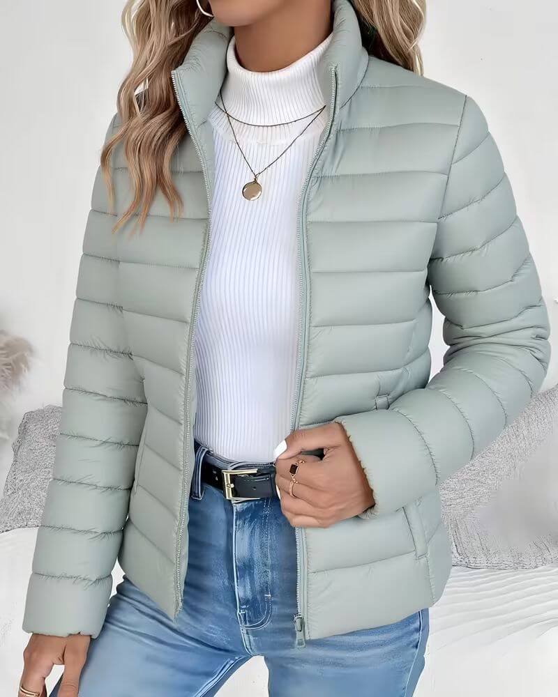 Chaqueta acolchada corta con cuello subido para mujer