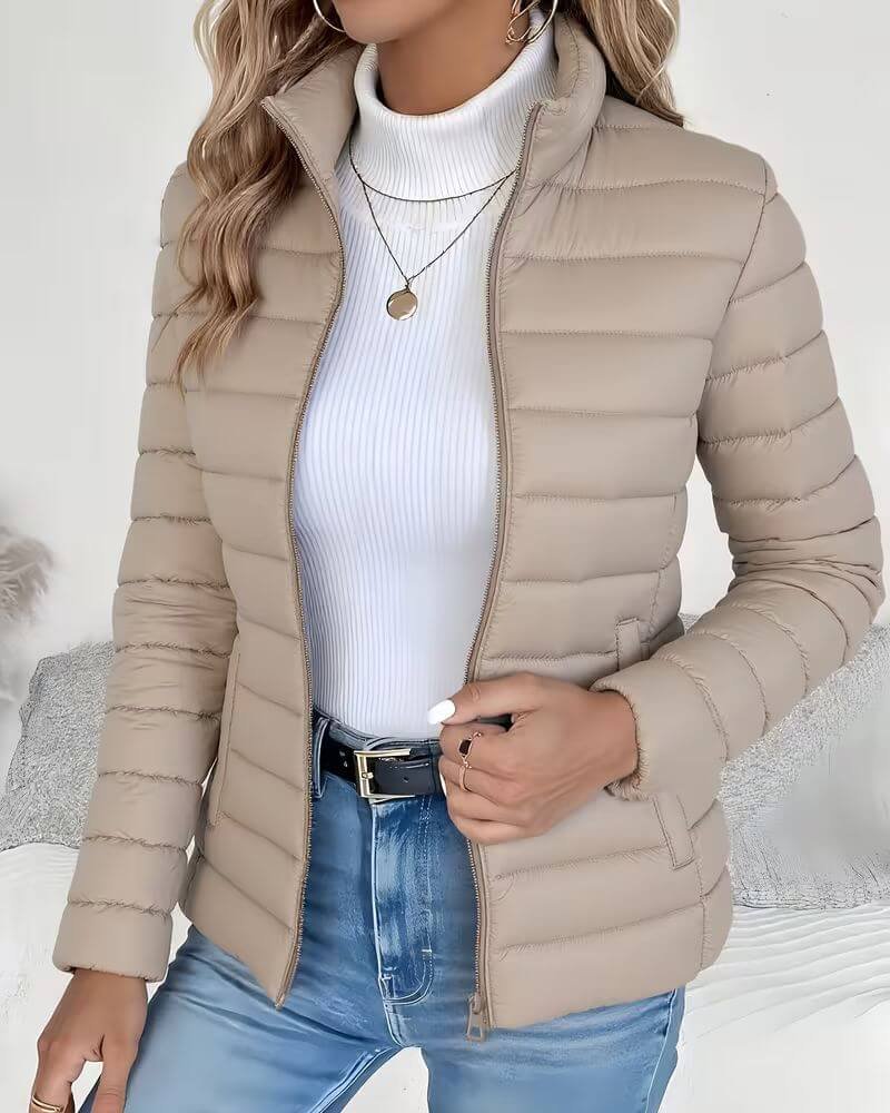 Chaqueta acolchada corta con cuello subido para mujer