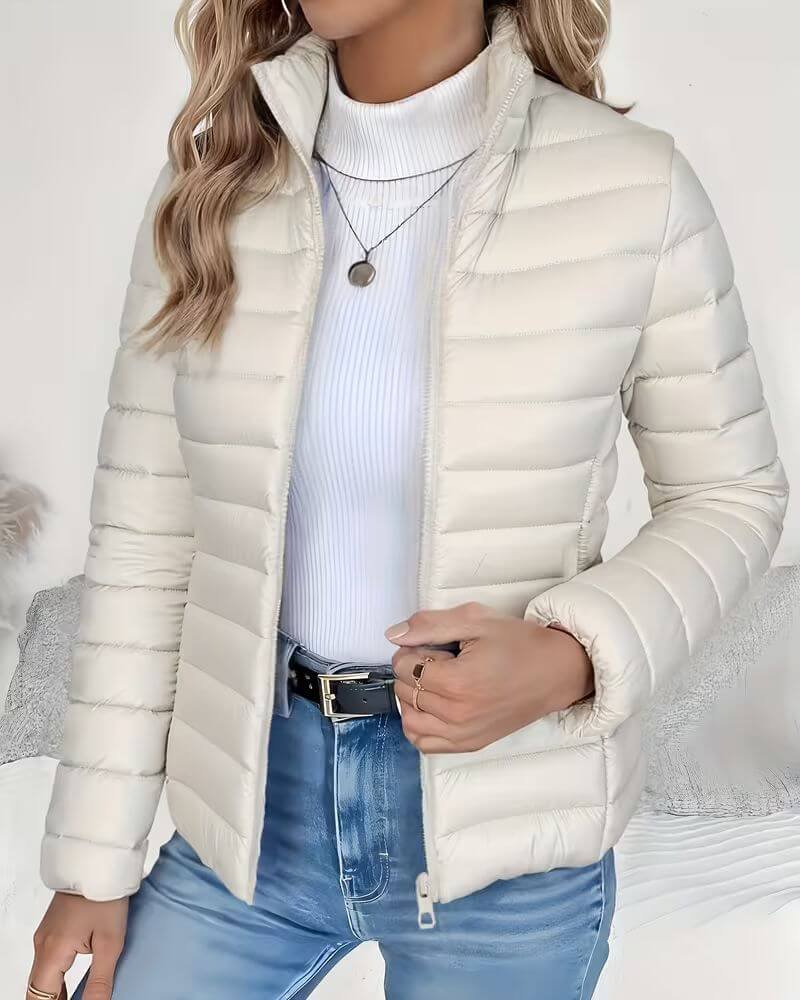 Chaqueta acolchada corta con cuello subido para mujer