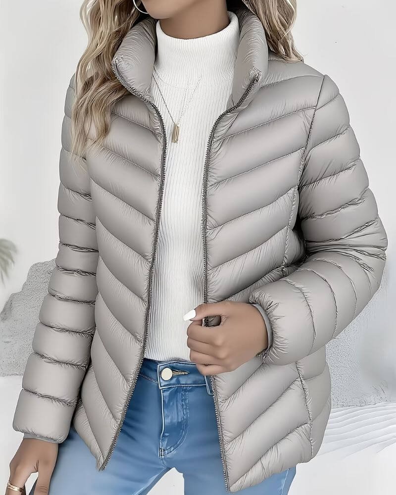 Chaqueta acolchada corta con cuello subido para mujer