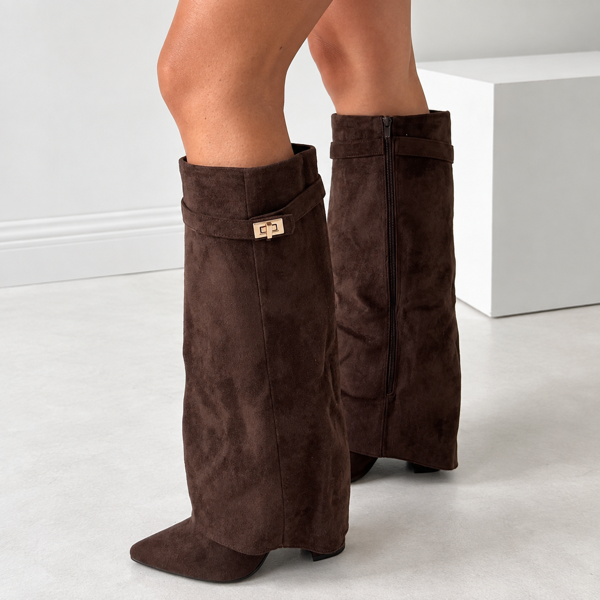 Idoia | Botas Altas de Punta con Caña Doblada y Detalle Metálico - vista 10