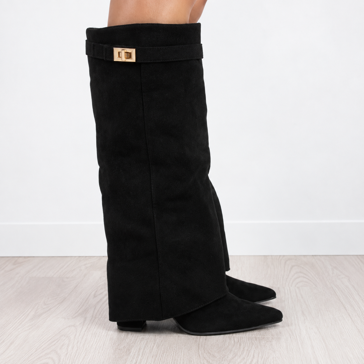 Idoia | Botas Altas de Punta con Caña Doblada y Detalle Metálico - vista 4