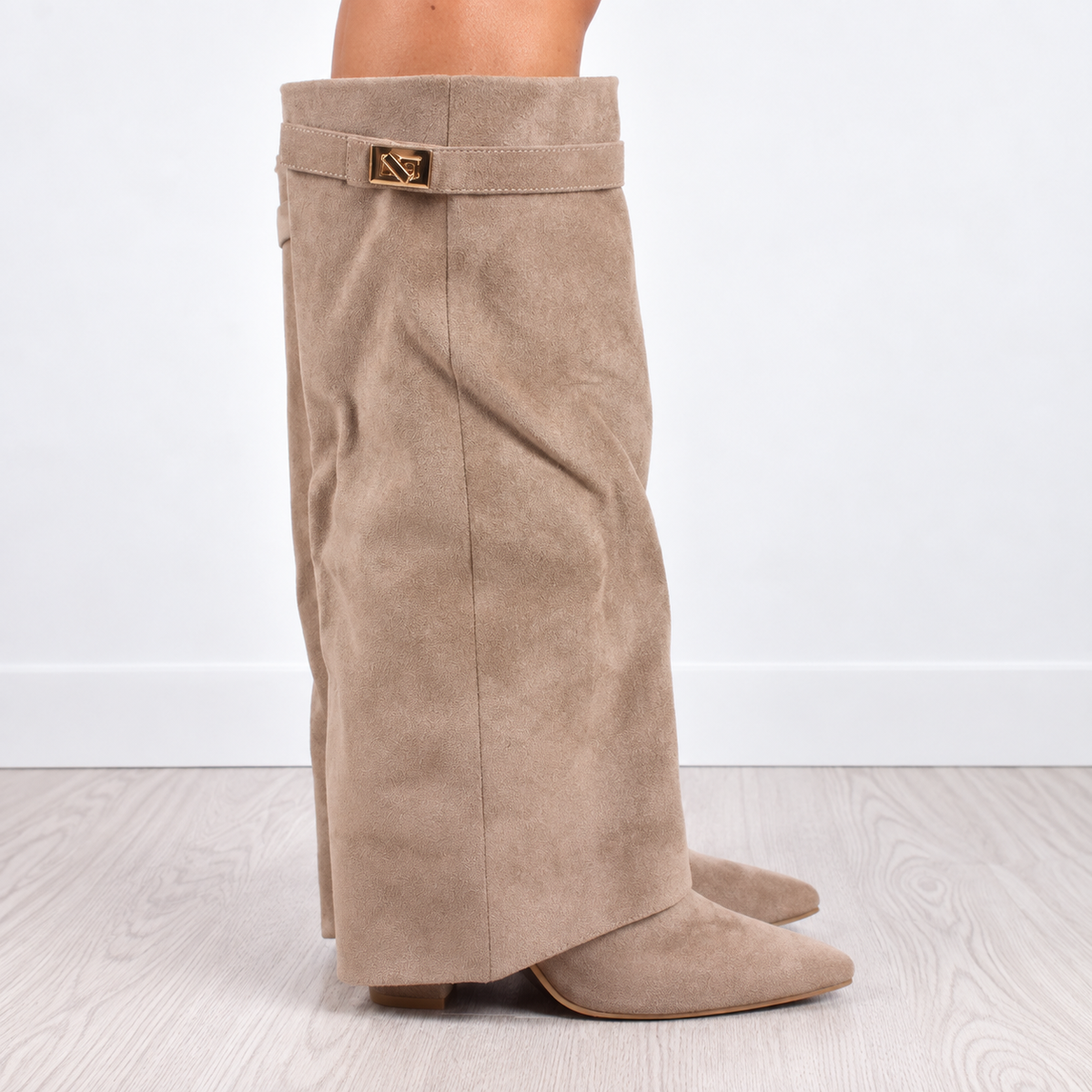 Idoia | Botas Altas de Punta con Caña Doblada y Detalle Metálico - vista 7