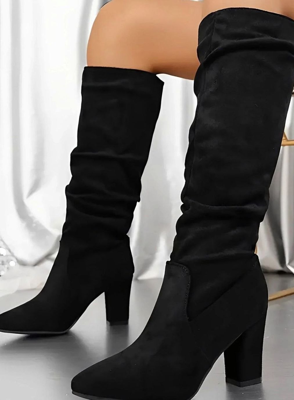 Ivonne | Botas Altas Fruncidas Efecto Ante con Tacón Ancho - Negro