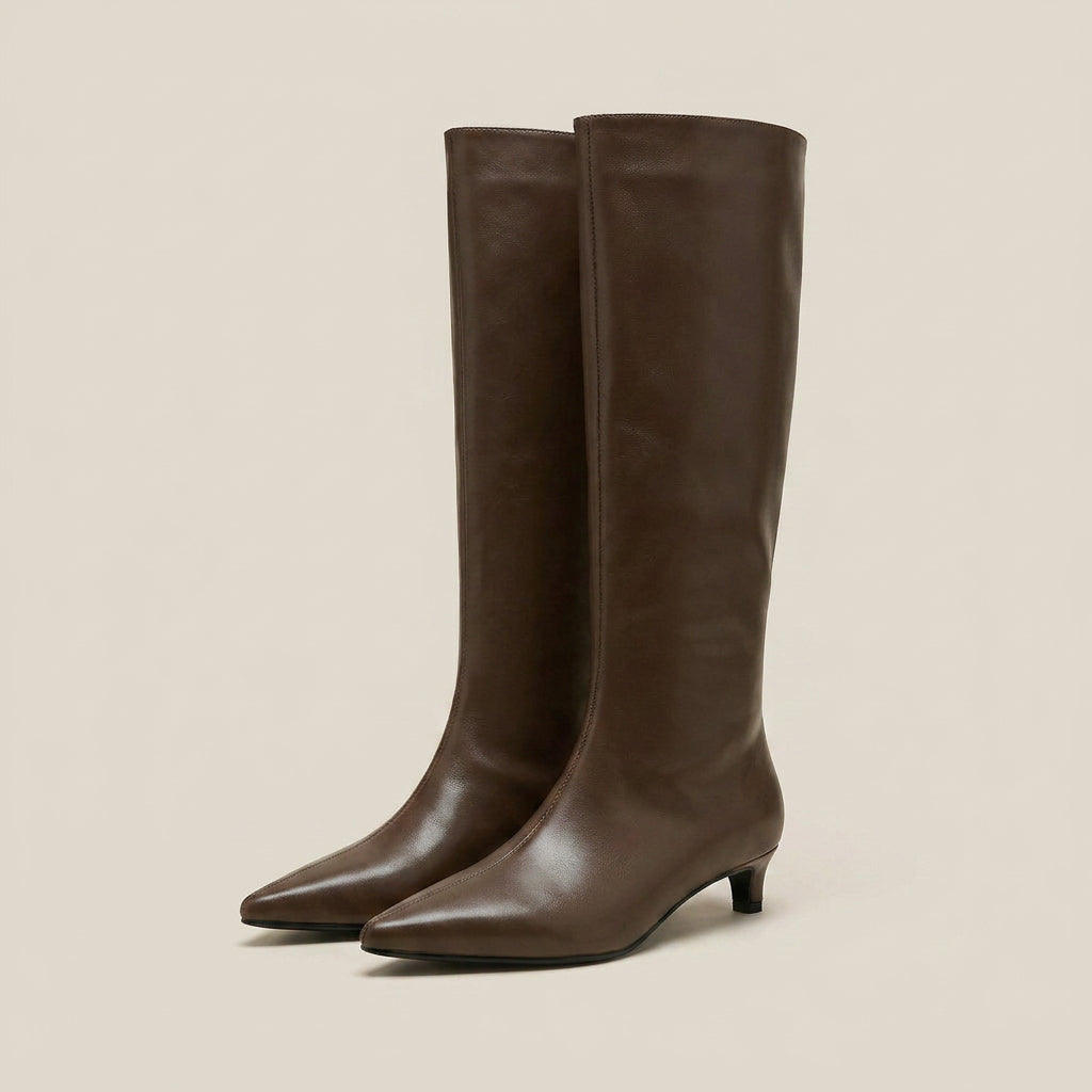 Lucila | Botas Altas Efecto Piel con Tacón Kitten y Puntera Afilada - Marrón