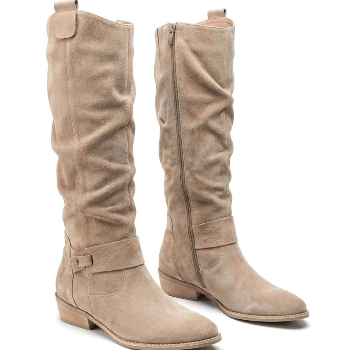 Lupe | Botas Altas Slouch Efecto Ante con Tira al Tobillo y Tacón Bajo - Beige
