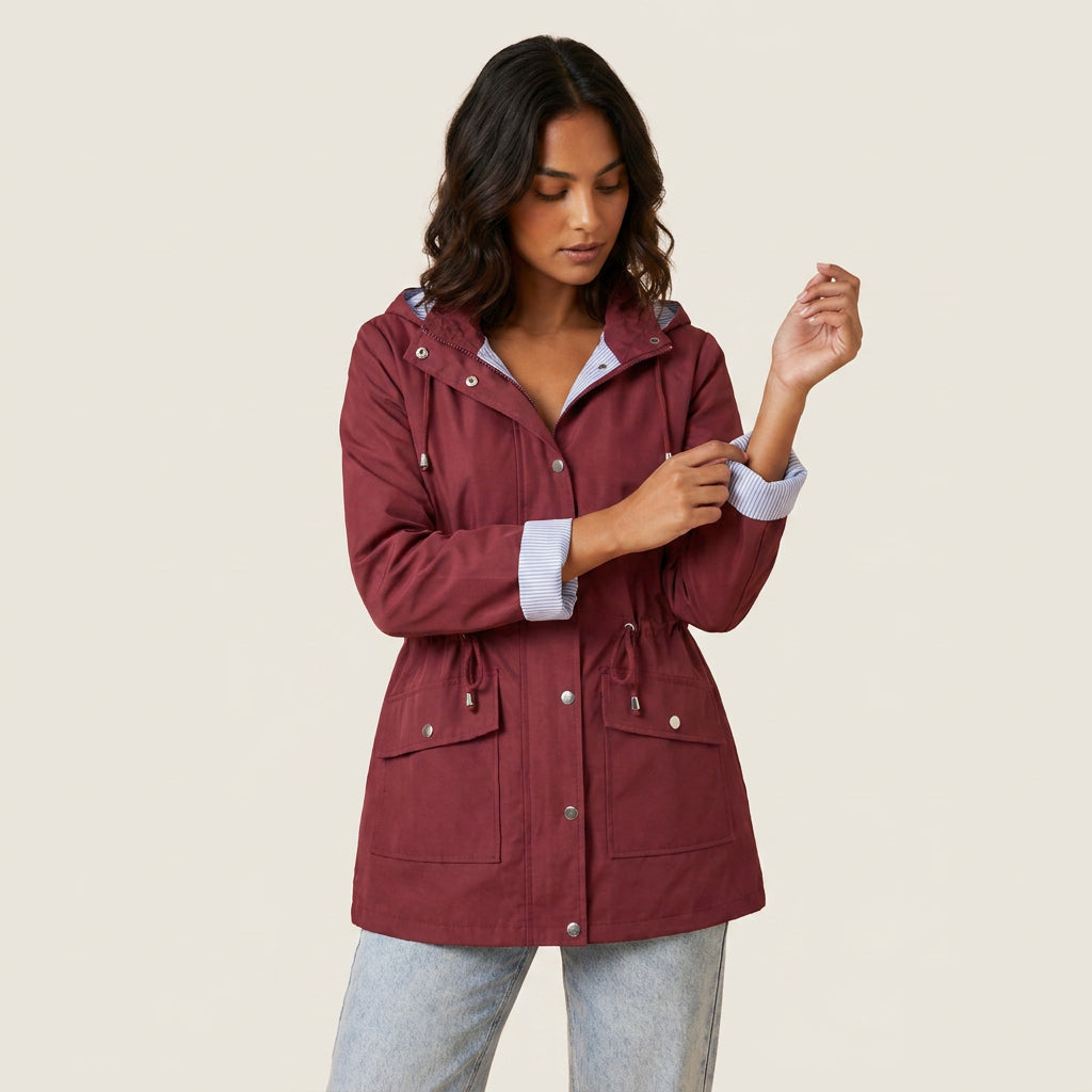 Magdalena | Parka Ligera con Capucha y Cintura Ajustable para Mujer - Burdeos
