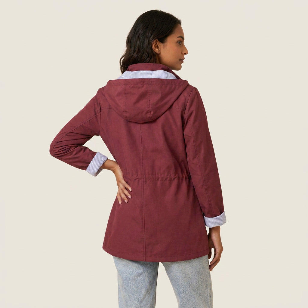 Magdalena | Parka Ligera con Capucha y Cintura Ajustable para Mujer