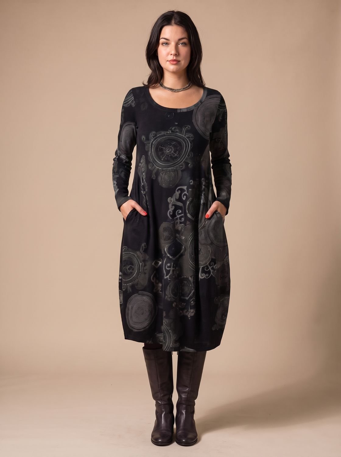 Nélida | Vestido Midi Estampado de Manga Larga con Bolsillos y Corte Amplio - Negro