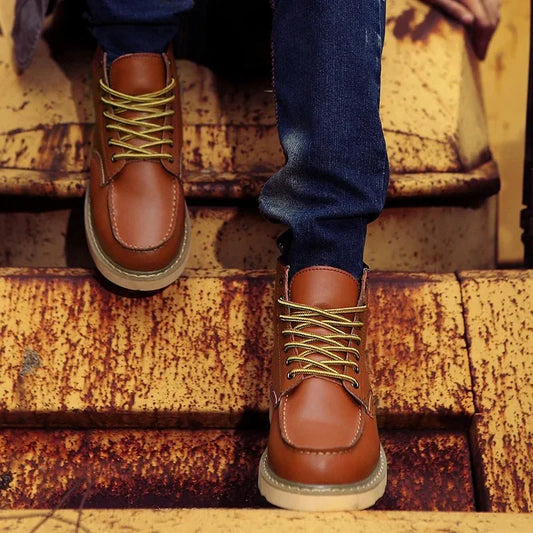 Botas de hombre con cordones y puntera mocasín - imagen 2