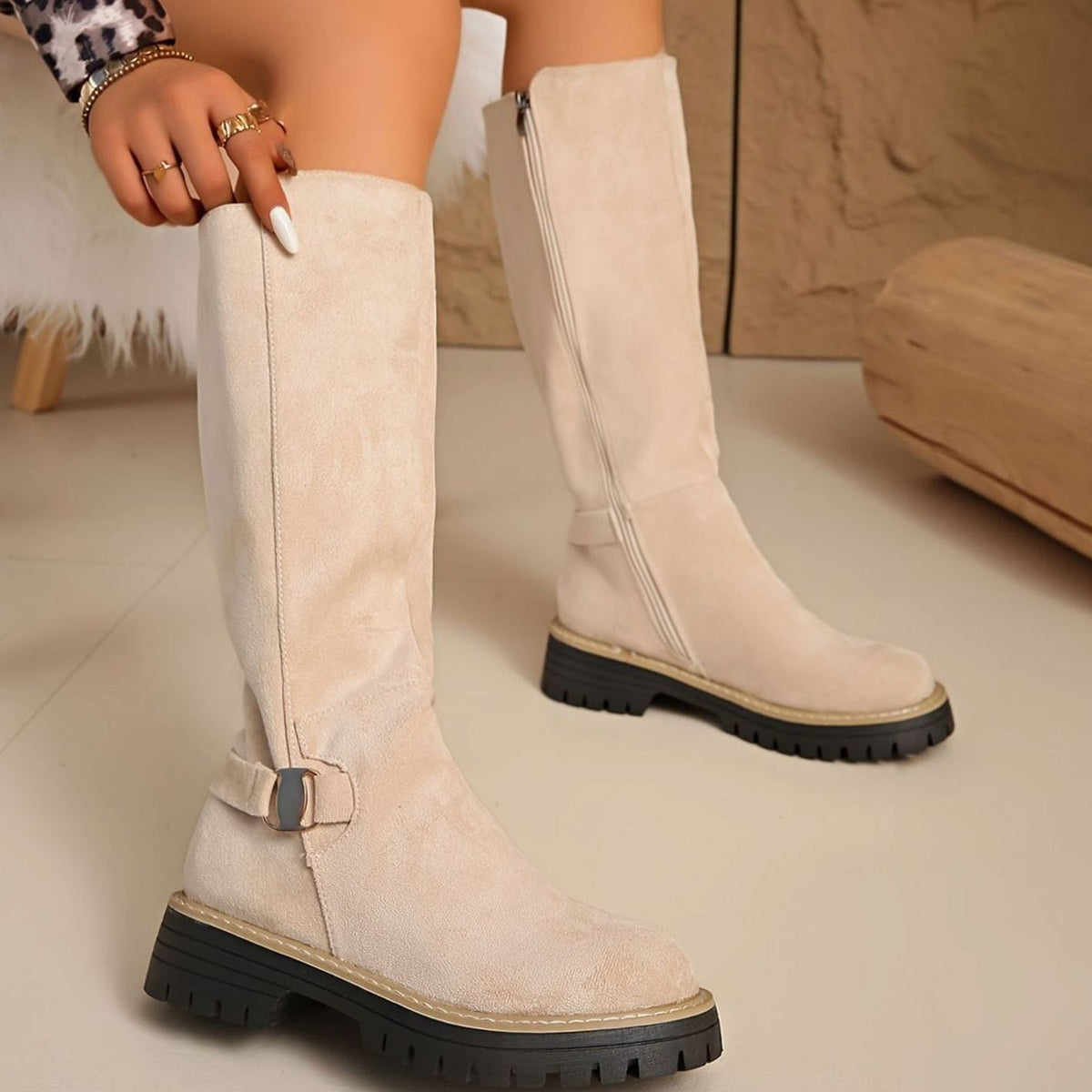 Obdulia | Botas Altas Efecto Ante con Hebilla y Suela Dentada