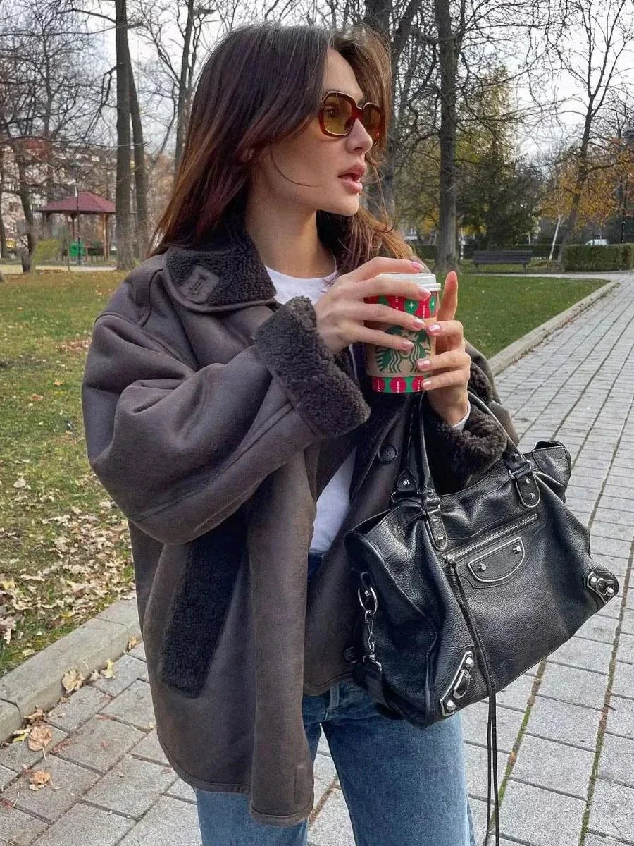 Olimpia | Chaqueta Oversize Efecto Piel con Solapas de Borreguito