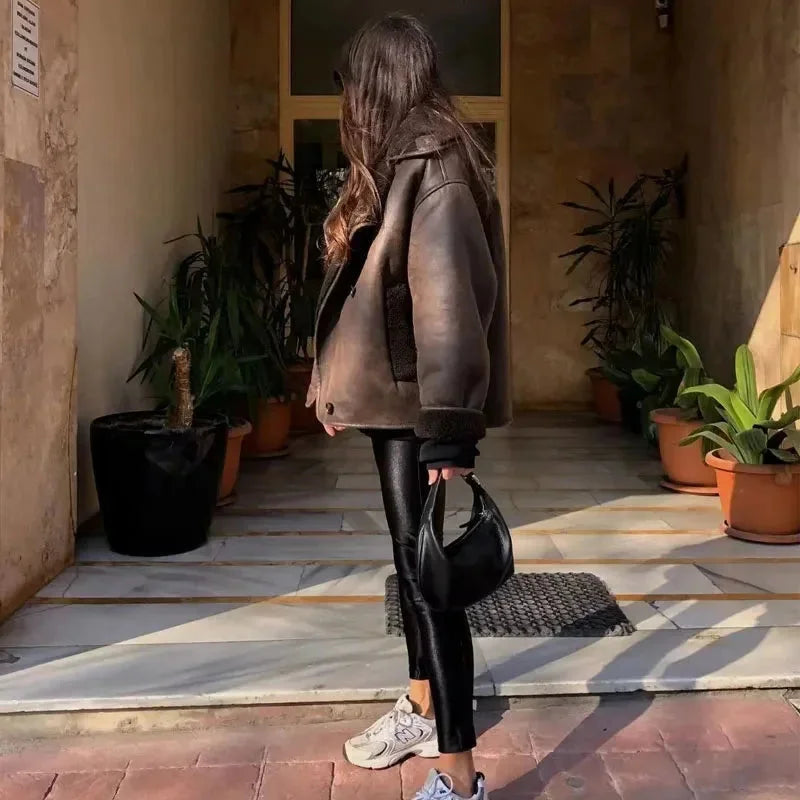 Olimpia | Chaqueta Oversize Efecto Piel con Solapas de Borreguito