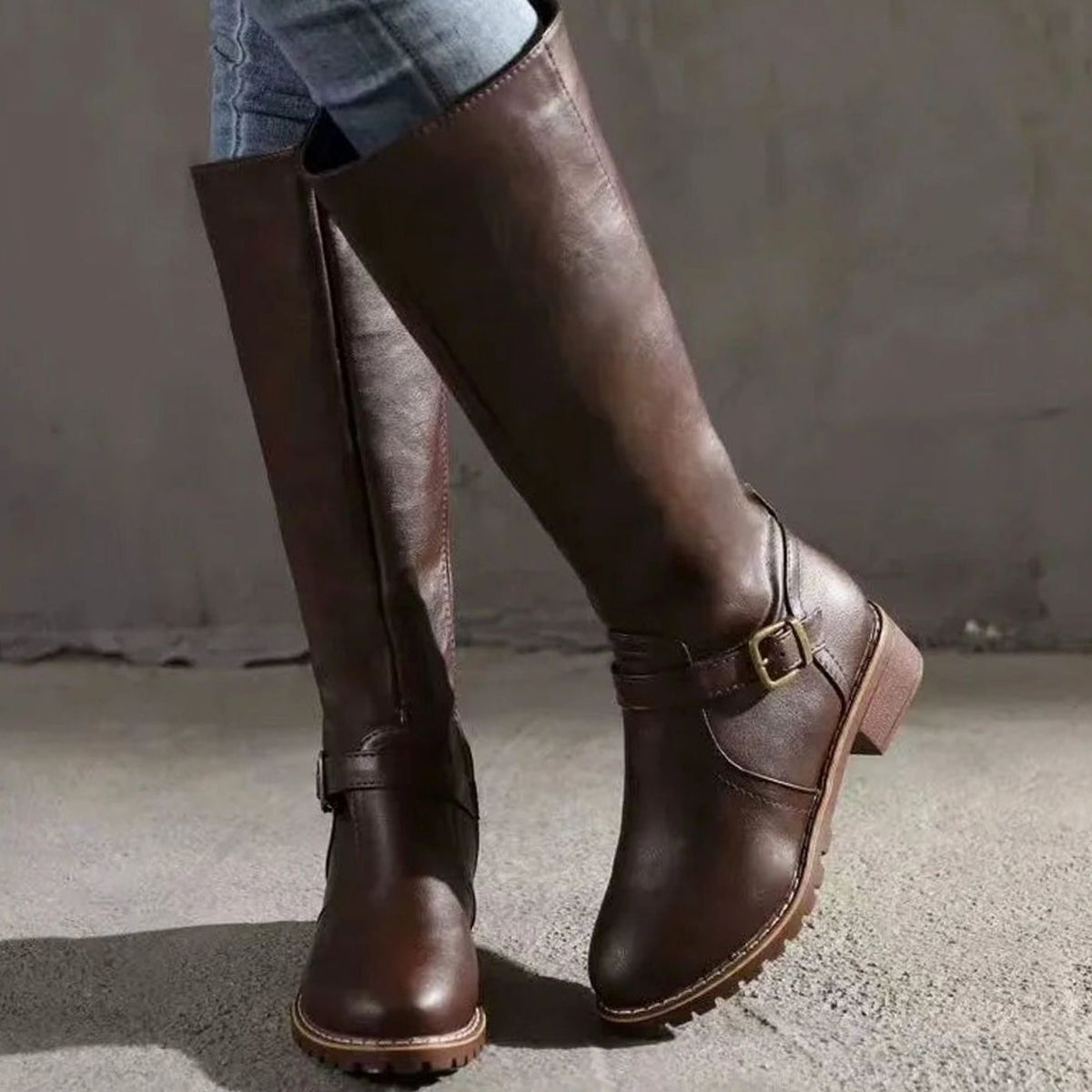 Paca | Botas Altas Efecto Piel con Hebilla y Tacón Bajo