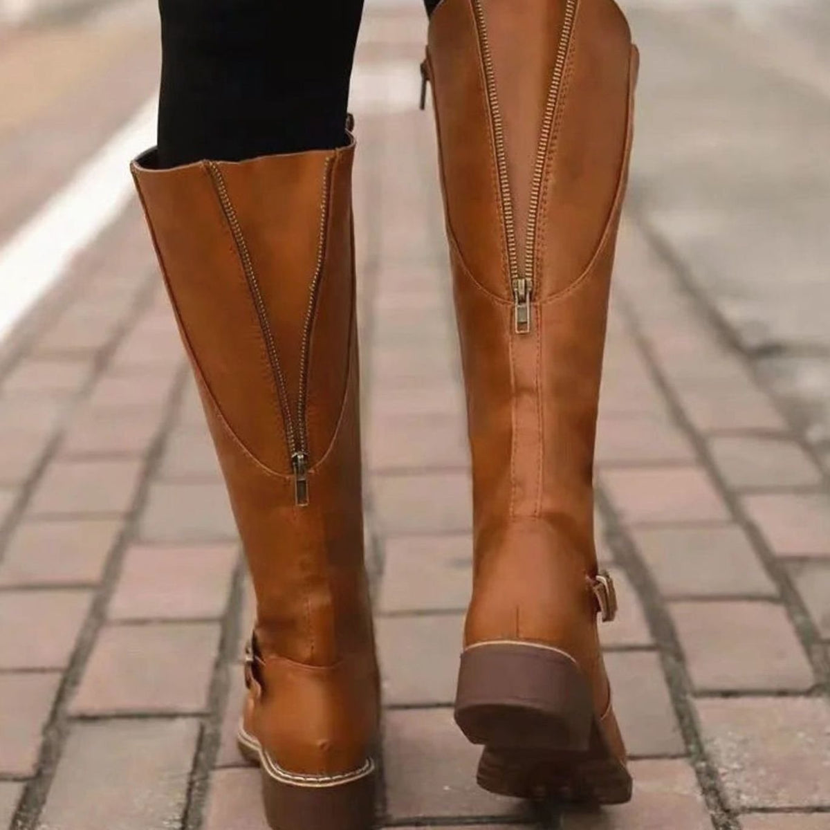 Paca | Botas Altas Efecto Piel con Hebilla y Tacón Bajo