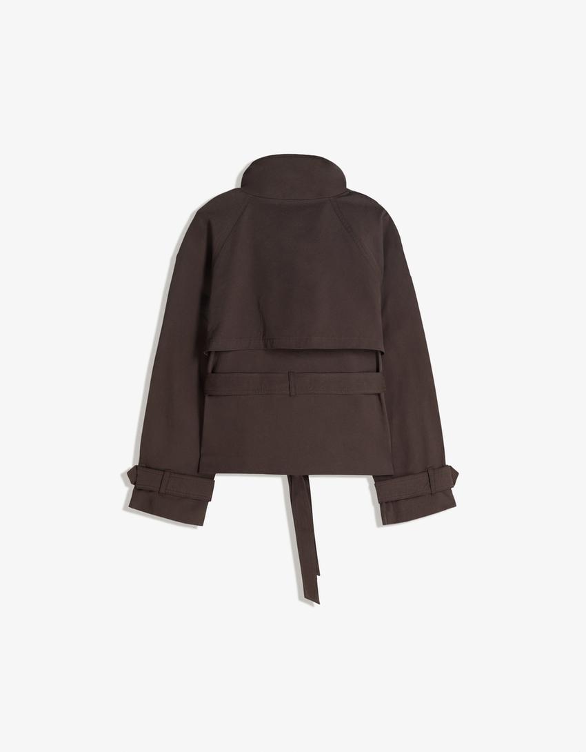 Purificación | Chaqueta Trench Corta con Cinturón y Cuello Alto