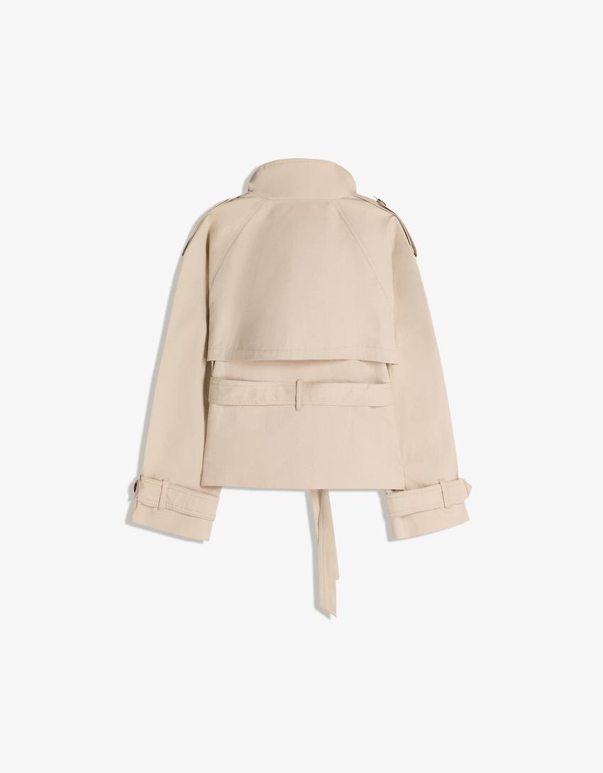 Purificación | Chaqueta Trench Corta con Cinturón y Cuello Alto