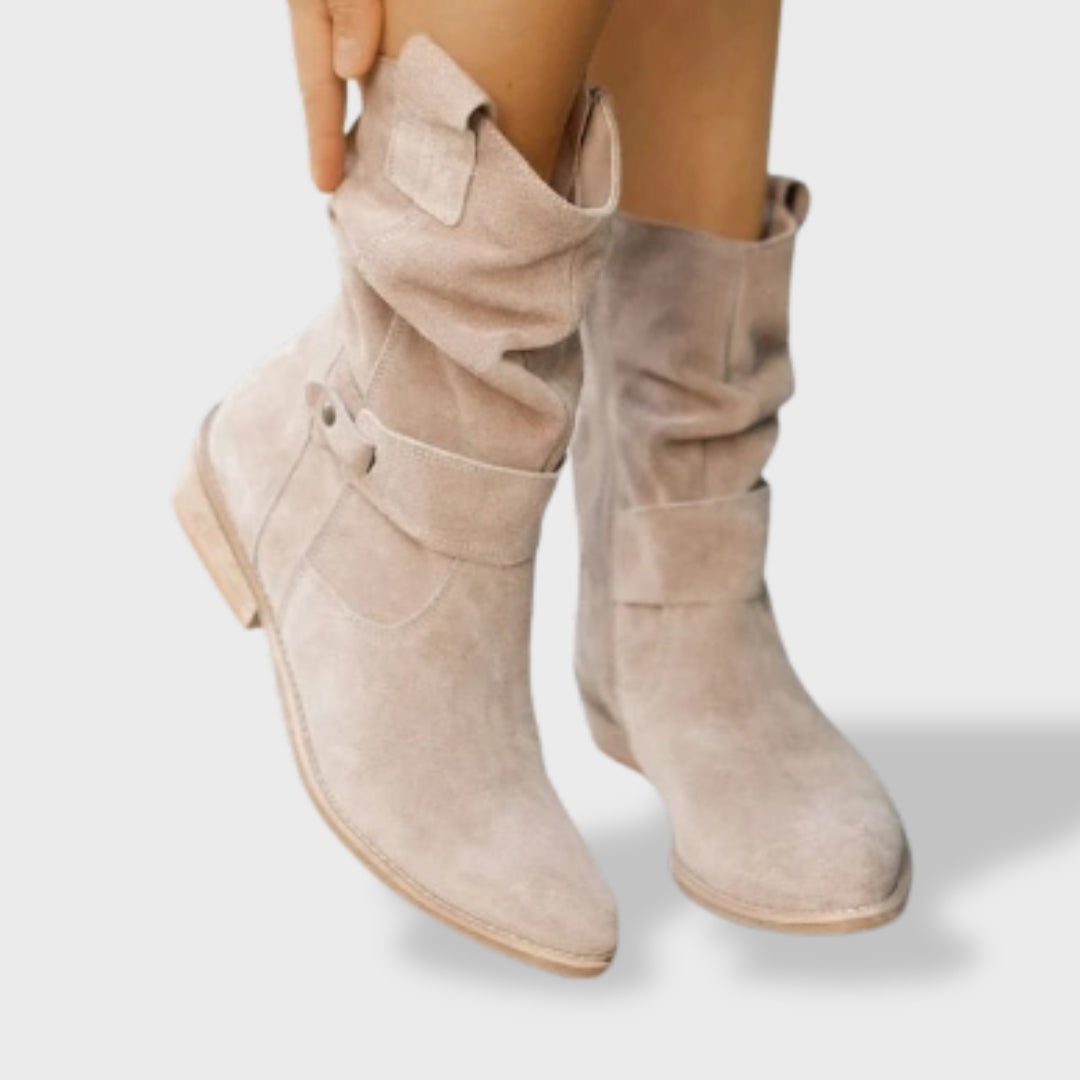 Regina | Botines Slouchy Efecto Ante con Puntera Redonda y Tacón Bajo - Beige