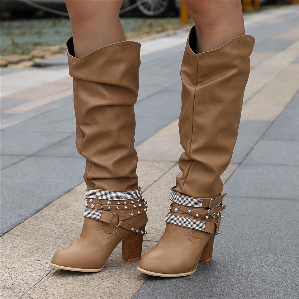 Roberta | Botas Altas Slouch con Correas de Tachuelas y Tacón Ancho - Camel