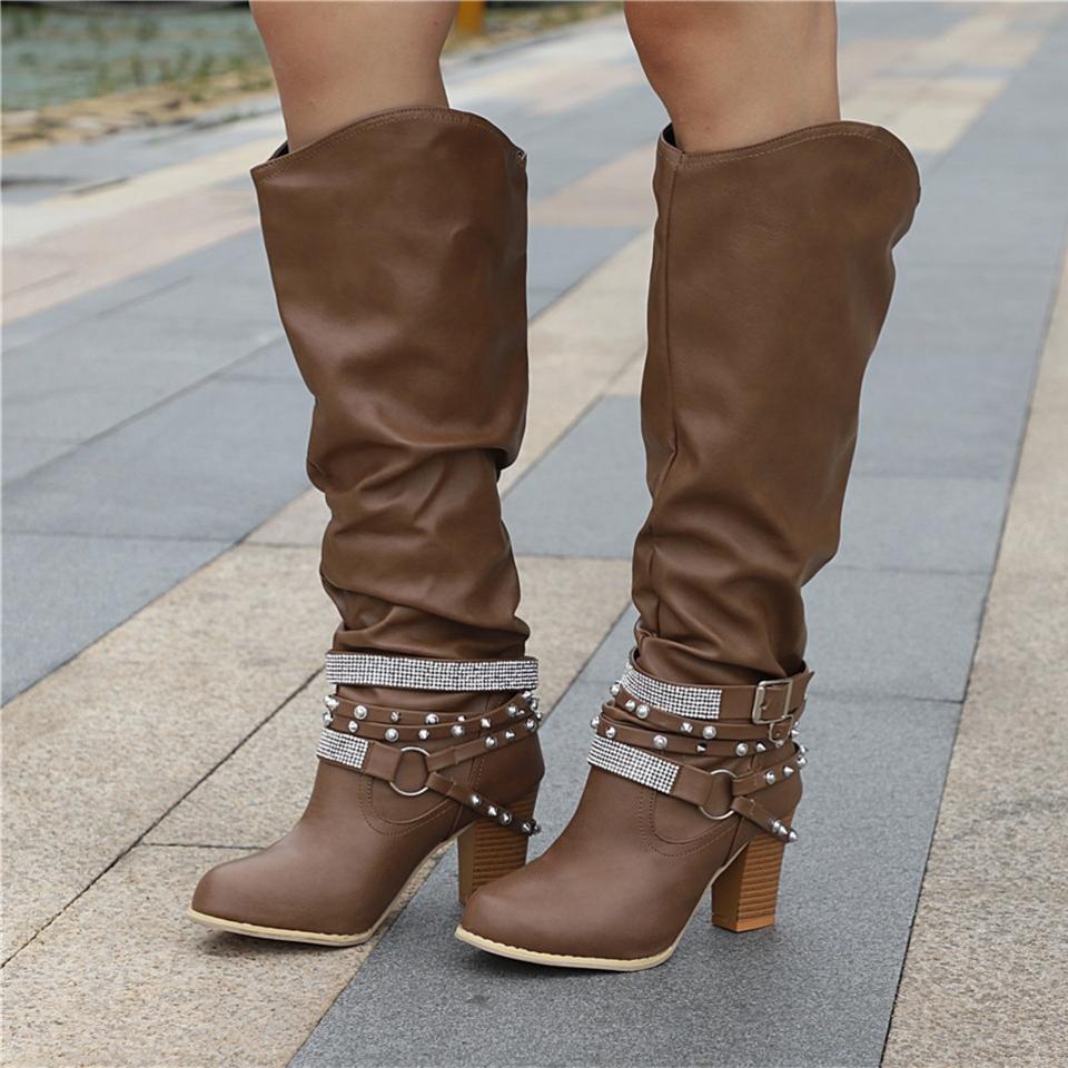 Roberta | Botas Altas Slouch con Correas de Tachuelas y Tacón Ancho